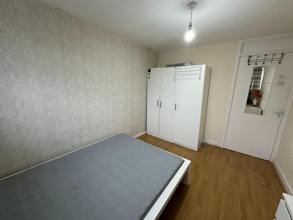 1 bed Flat Share for rent in London. From Oaklands Estates