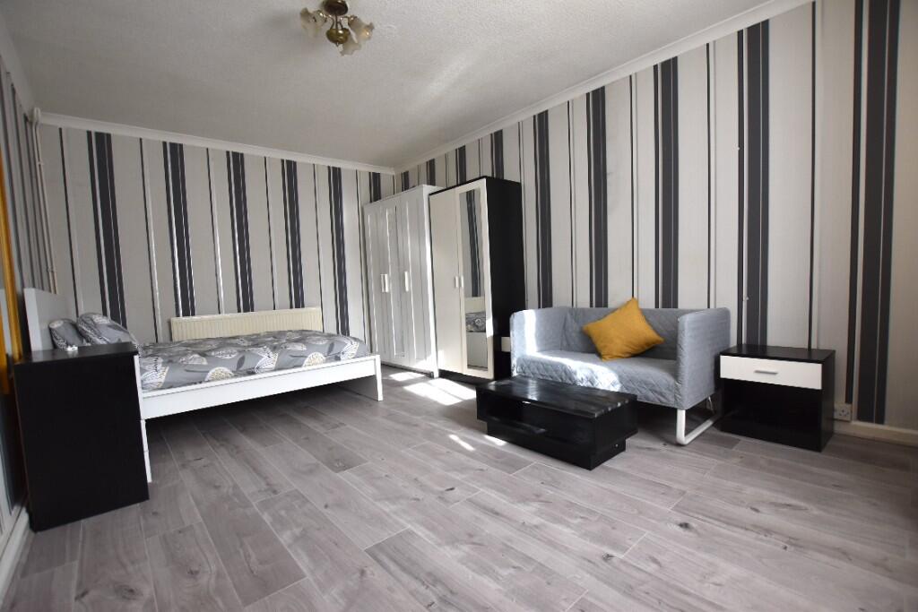 1 bed House Share for rent in London. From Oaklands Estates