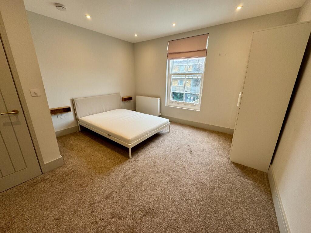 2 bed 1st Floor Flat for rent in London. From Oaklands Estates