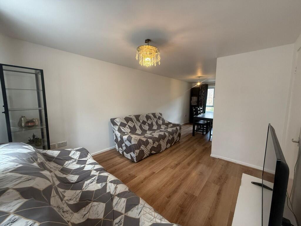 3 bed 1st Floor Flat for rent in Greenford. From Oaklands Estates