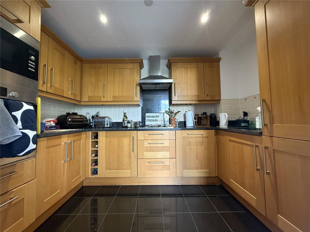 3 bed Apartment for rent in Friern Barnet. From Tatlers - Muswell Hill - Lettings 3 bed Apartment for rent in Friern Barnet. From Tatlers - Muswell Hill - Lettings