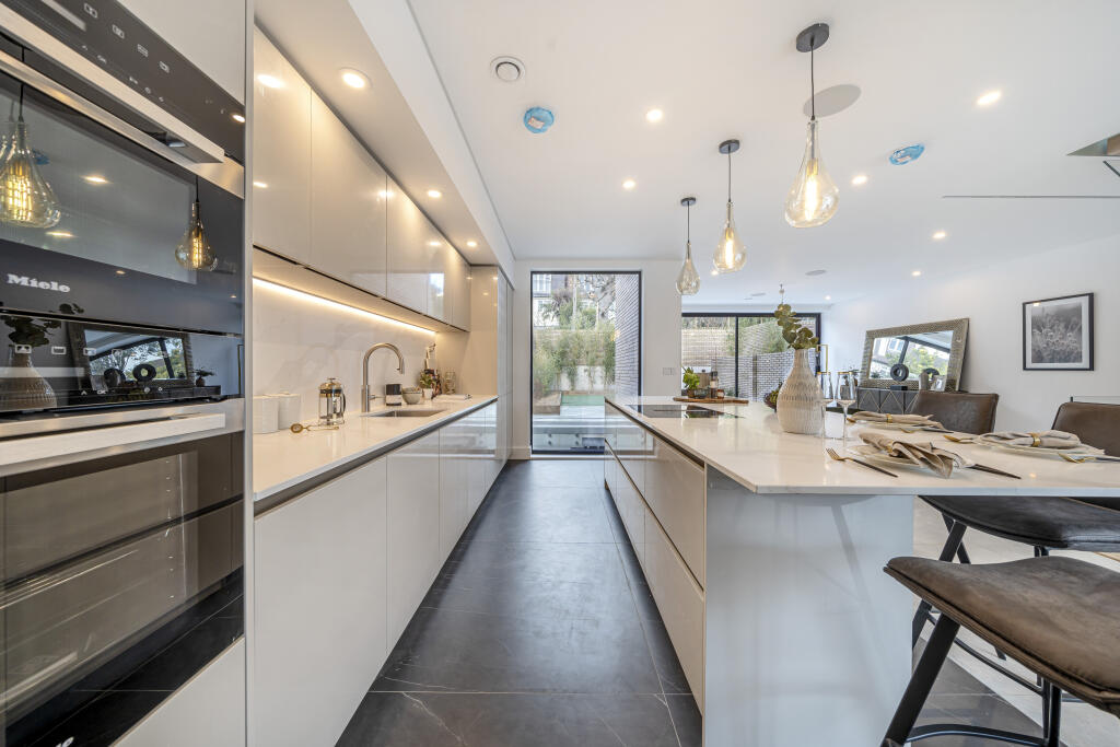 4 bed Semi Detached for rent in Hornsey. From Tatlers - Muswell Hill - Lettings