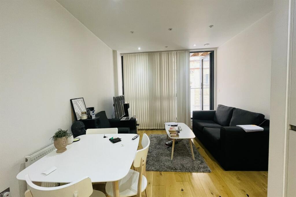 2 bed Flat for rent in Hackney. From Holland Properties - Docklands