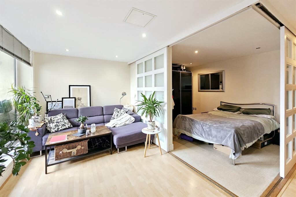 1 bed Detached for rent in Woolwich. From Holland Properties - London