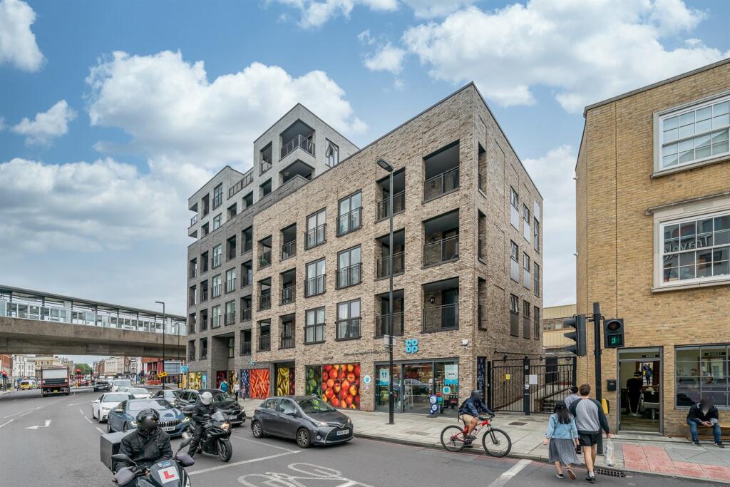 2 bed 1st Floor Flat for rent in Deptford. From Holland Properties - London