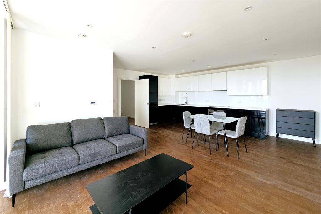 3 bed Apartment for rent in West Ham. From Holland Properties - London