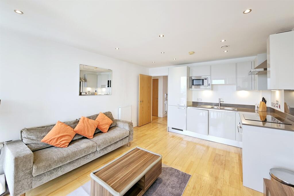1 bed 1st Floor Flat for rent in Deptford. From Holland Properties - London