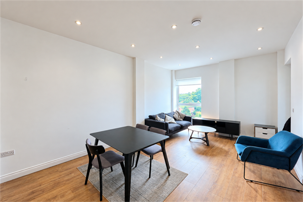 3 bed 1st Floor Flat for rent in Stepney. From Holland Properties - London
