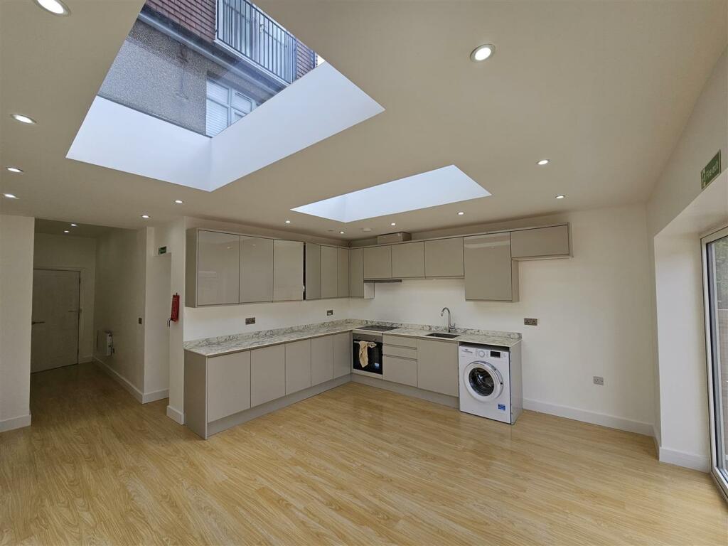 2 bed Maisonette for rent in Wembley. From Daniels Estate Agents - Wembley