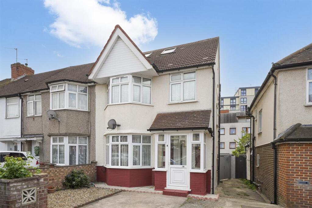4 bed Semi Detached for rent in Wembley. From Daniels - Wembley