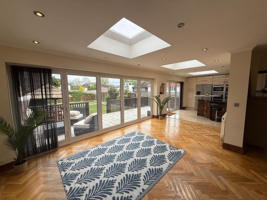 5 bed Semi Detached for rent in Wembley. From Daniels - Wembley 5 bed Semi Detached for rent in Wembley. From Daniels - Wembley
