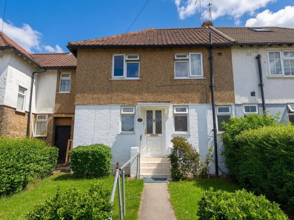 3 bed Mid Terraced House for rent in London. From Daniels - Dollis Hill & Neasden