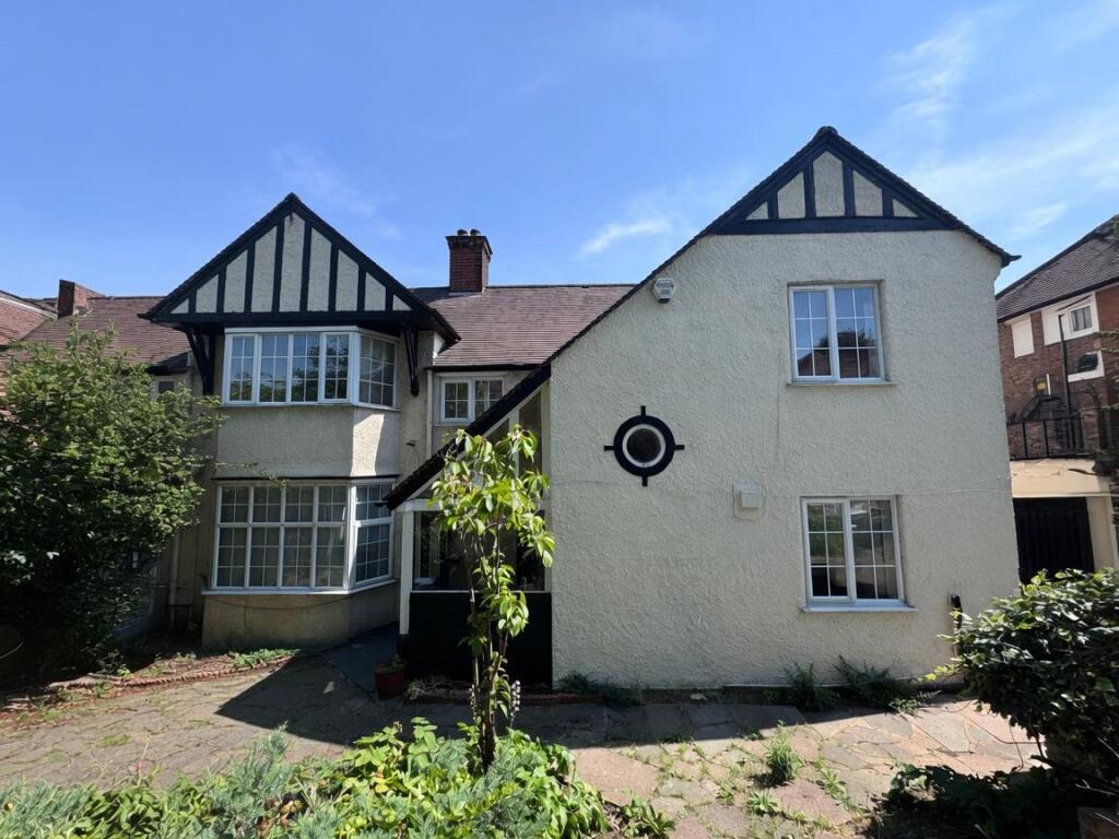 4 bed Semi Detached for rent in Willesden. From Daniels - Dollis Hill & Neasden