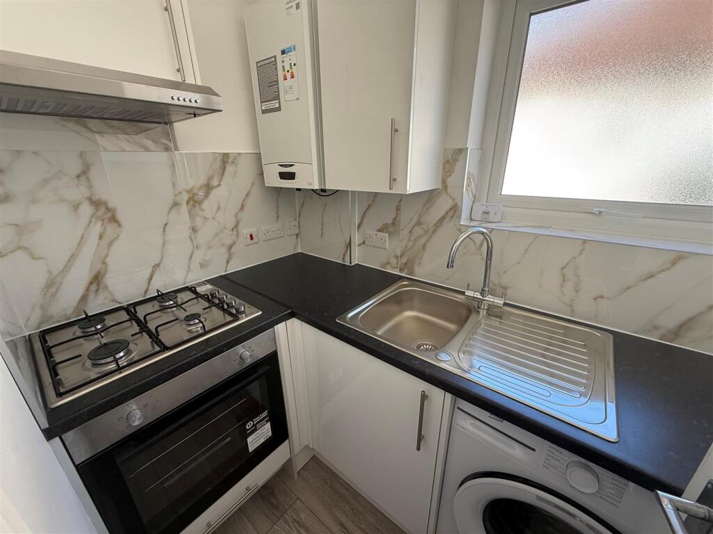 2 bed 1st Floor Flat for rent in Harrow. From Daniels - Dollis Hill & Neasden
