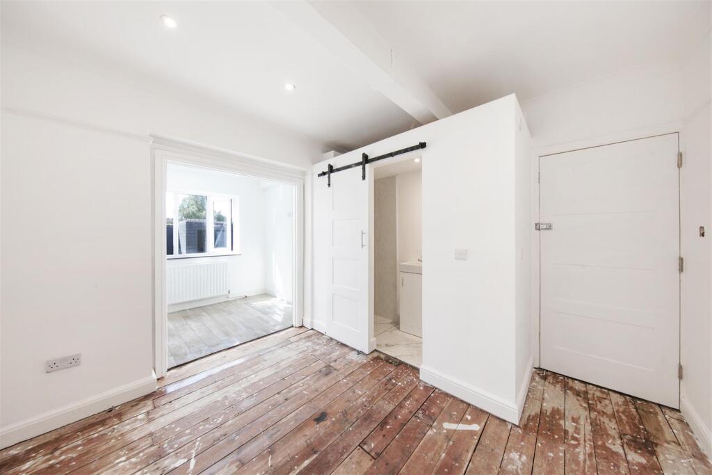 1 bed House Share for rent in London. From Daniels - Dollis Hill & Neasden