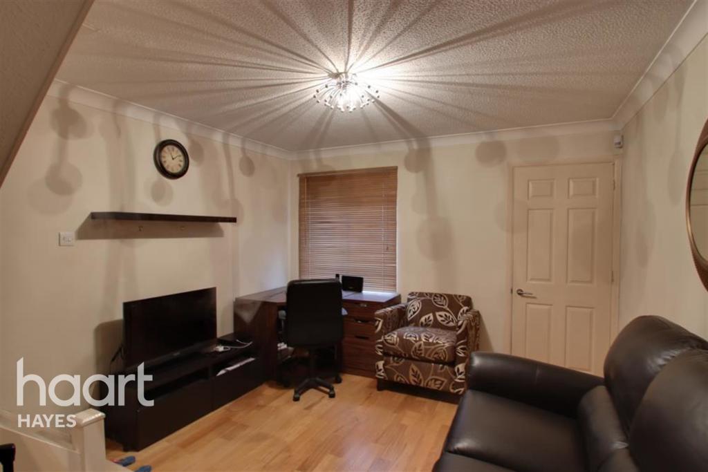 2 bed Mid Terraced House for rent in Southall. From haart - Hayes