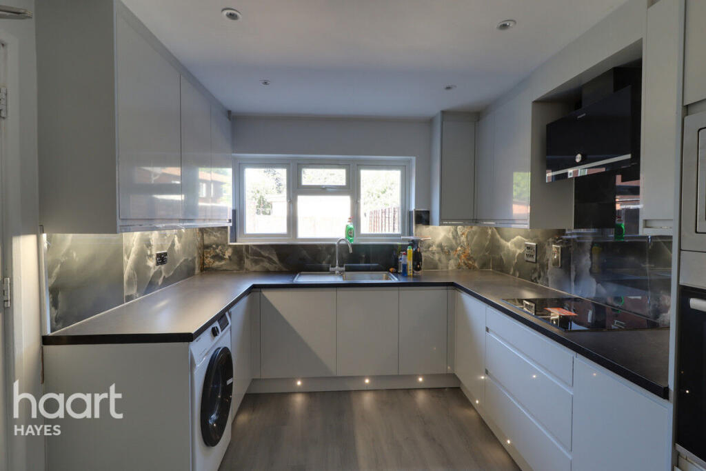 4 bed Mid Terraced House for rent in Hayes. From haart - Hayes
