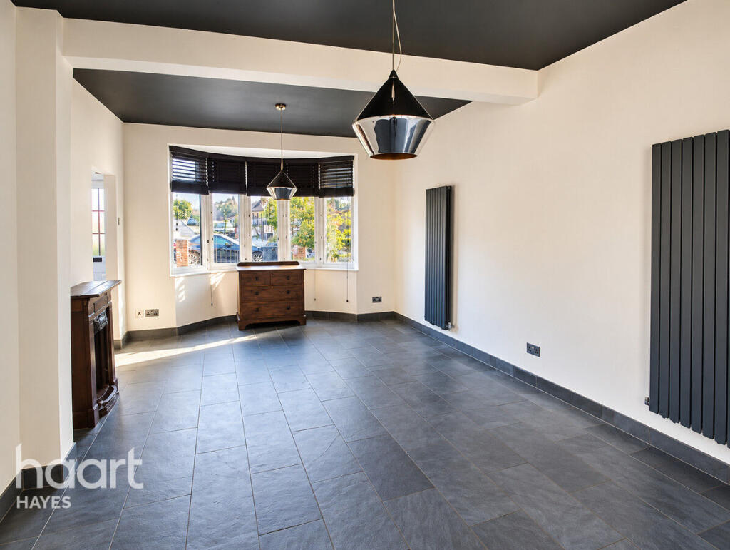 3 bed Mid Terraced House for rent in Southall. From haart - Hayes