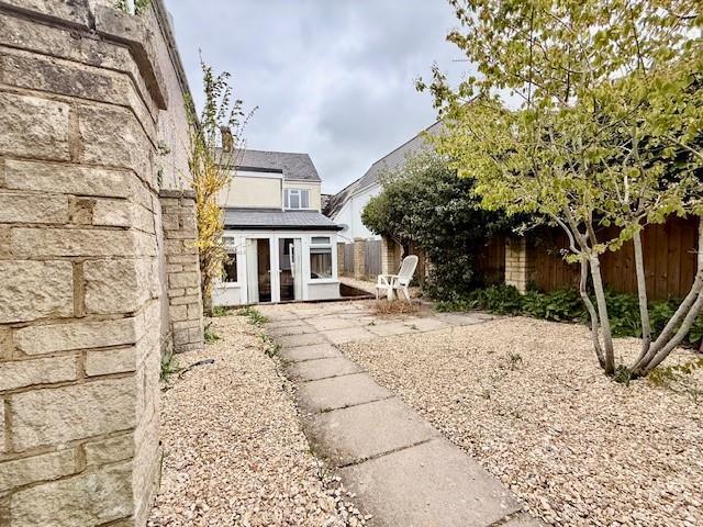 4 bed Mid Terraced House for rent in Royal Wootton Bassett. From Charles Harding Estate Agents - Royal Wootton Bassett