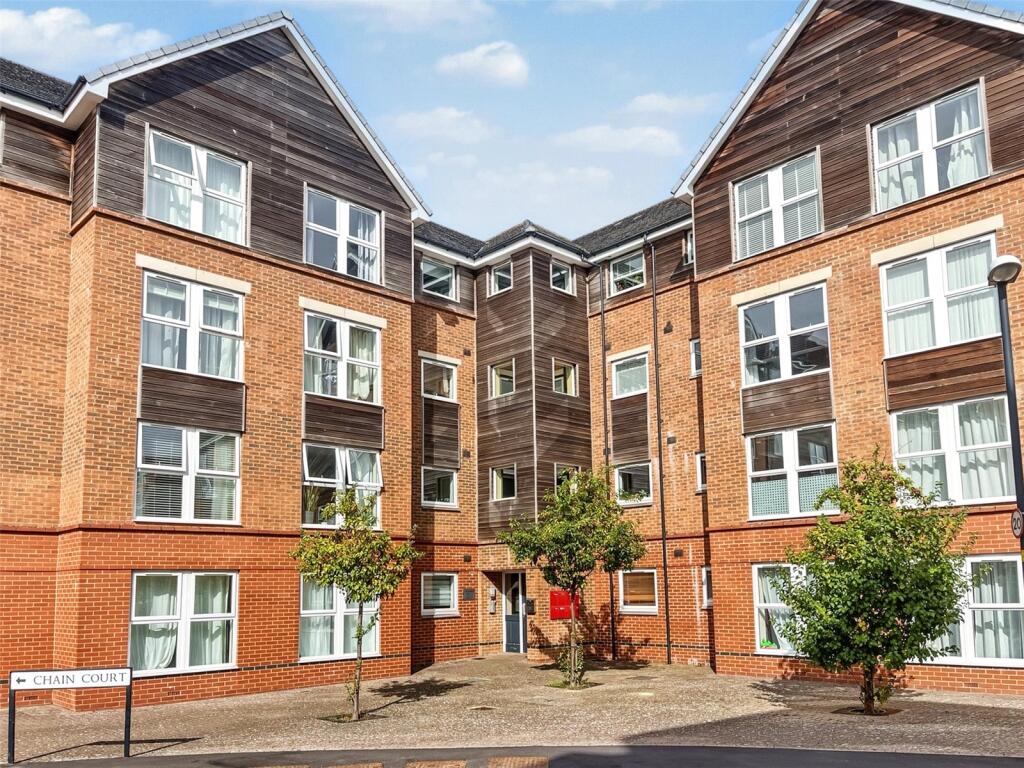 2 bed Apartment for rent in Swindon. From Charles Harding Estate Agents - Swindon