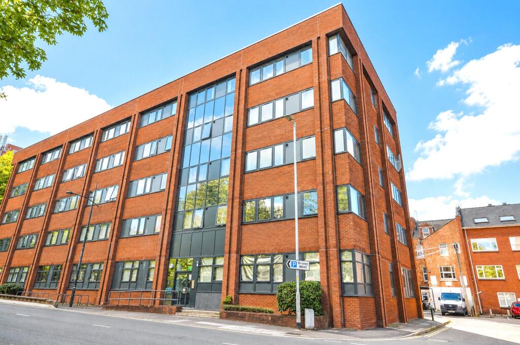 1 bed Apartment for rent in Swindon. From Charles Harding Estate Agents - Swindon