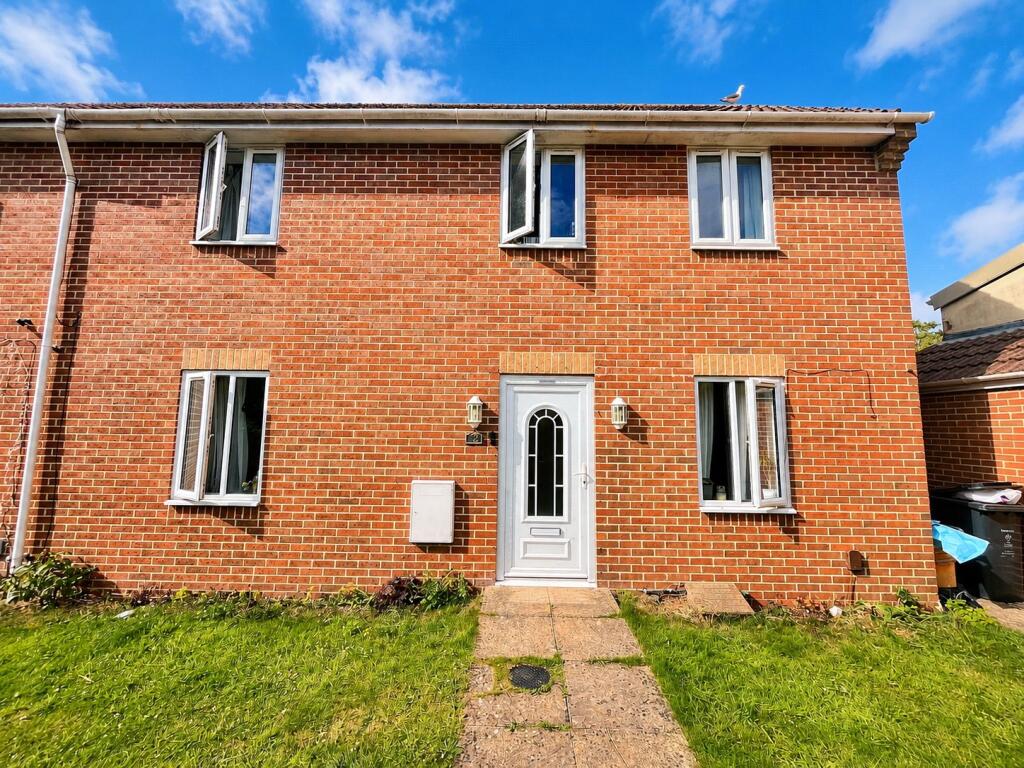 3 bed Mid Terraced House for rent in Stratton St Margaret. From Charles Harding Estate Agents - Swindon 3 bed Mid Terraced House for rent in Stratton St Margaret. From Charles Harding Estate Agents - Swindon