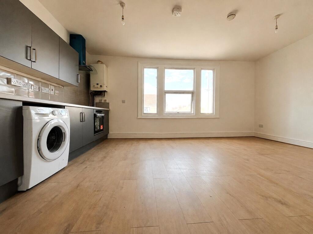 1 bed Apartment for rent in Swindon. From Charles Harding Estate Agents - Swindon
