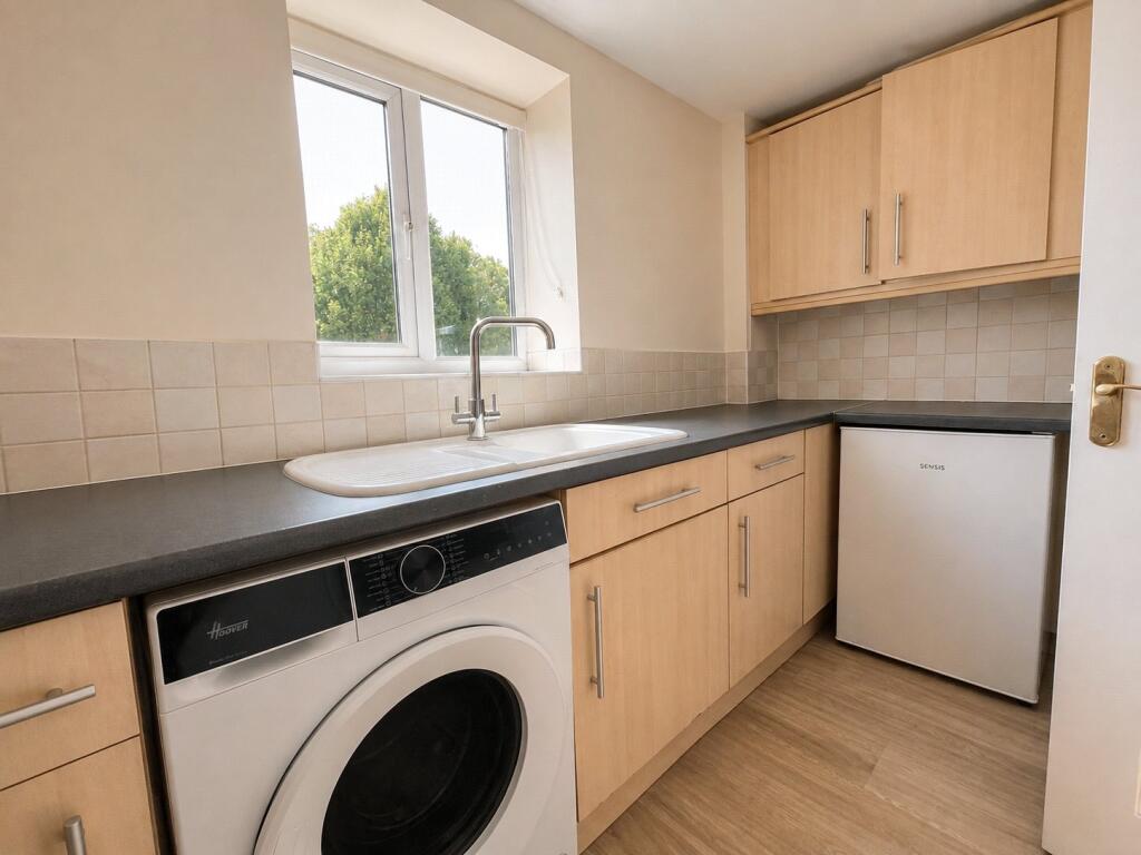 2 bed Apartment for rent in Swindon. From Charles Harding Estate Agents - Swindon