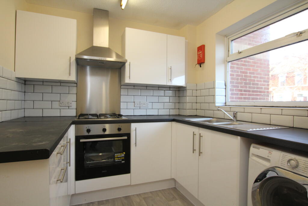 2 bed Mid Terraced House for rent in Swindon. From Charles Harding Estate Agents - Swindon