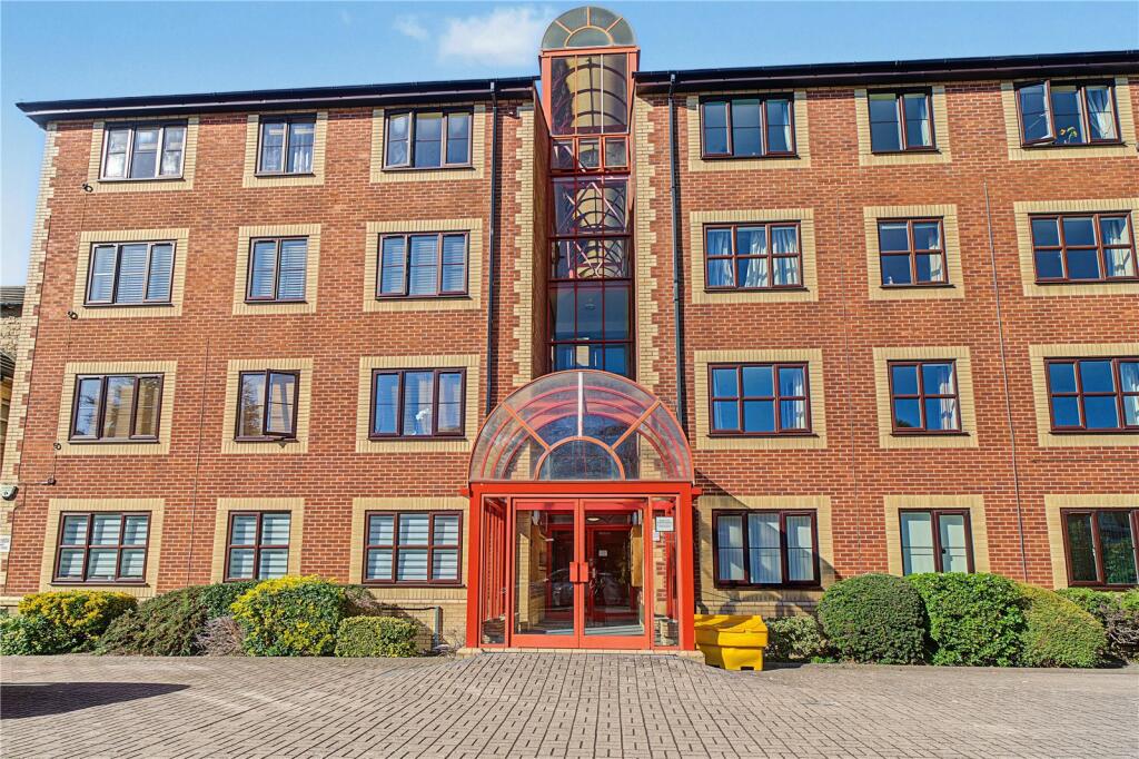 2 bed Apartment for rent in Swindon. From Charles Harding Estate Agents - Swindon