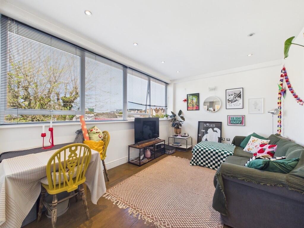 1 bed 1st Floor Flat for rent in Brighton and Hove. From Jacobs Steel - Hove