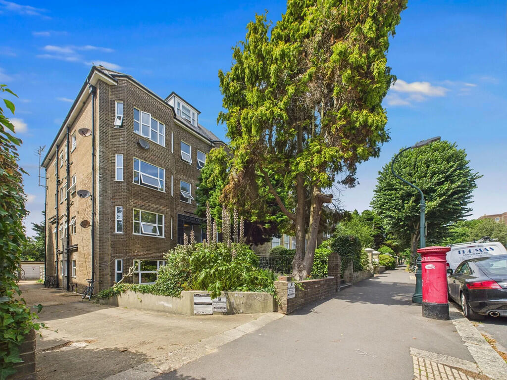 1 bed 1st Floor Flat for rent in Brighton and Hove. From Jacobs Steel - Hove