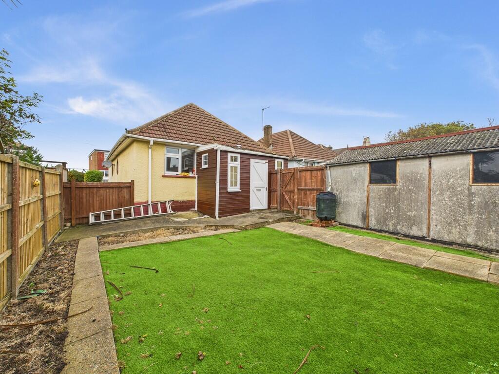 2 bed Detached bungalow for rent in Portslade-by-Sea. From Jacobs Steel - Hove 2 bed Detached bungalow for rent in Portslade-by-Sea. From Jacobs Steel - Hove