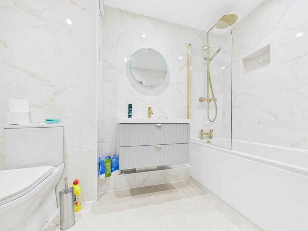 2 bed 1st Floor Flat for rent in Brighton and Hove. From Jacobs Steel - Hove 2 bed 1st Floor Flat for rent in Brighton and Hove. From Jacobs Steel - Hove