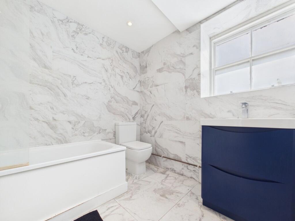 3 bed 1st Floor Flat for rent in Brighton and Hove. From Jacobs Steel - Hove