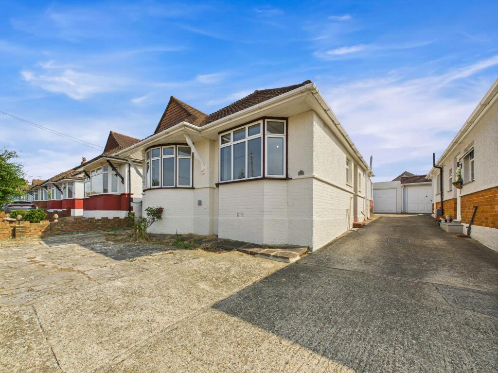 3 bed House (unspecified) for rent in Southwick. From Jacobs Steel - Hove
