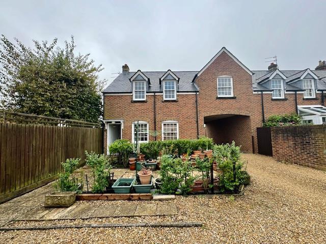 2 bed Detached for rent in Royal Wootton Bassett. From Charles harding lettings ltd - Blunsdon Saint Andrew