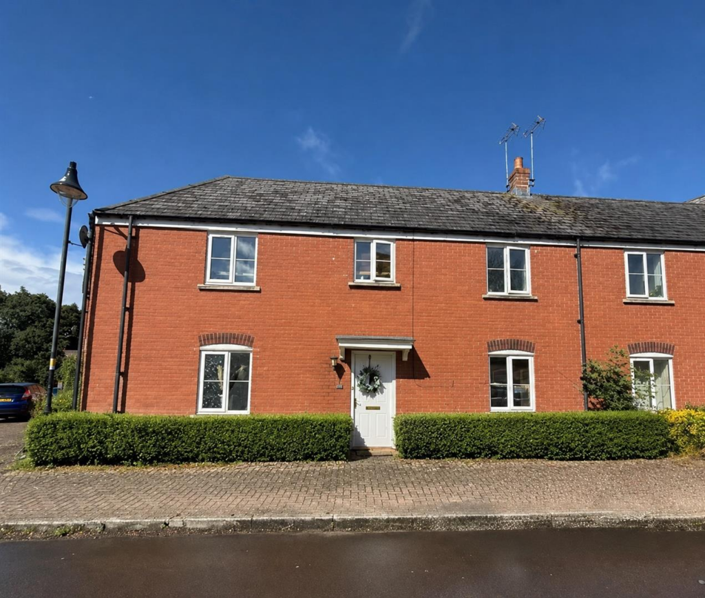 3 bed Detached for rent in Blunsdon St Andrew. From Charles harding lettings ltd - Blunsdon Saint Andrew