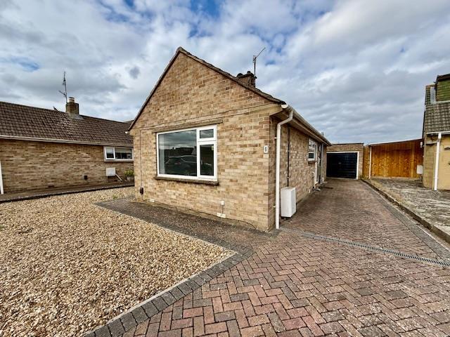 3 bed Bungalow for rent in Swindon. From Charles harding lettings ltd - Blunsdon Saint Andrew