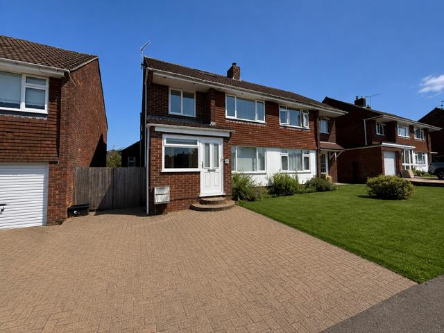 4 bed Detached for rent in Royal Wootton Bassett. From Charles harding lettings ltd - Blunsdon Saint Andrew
