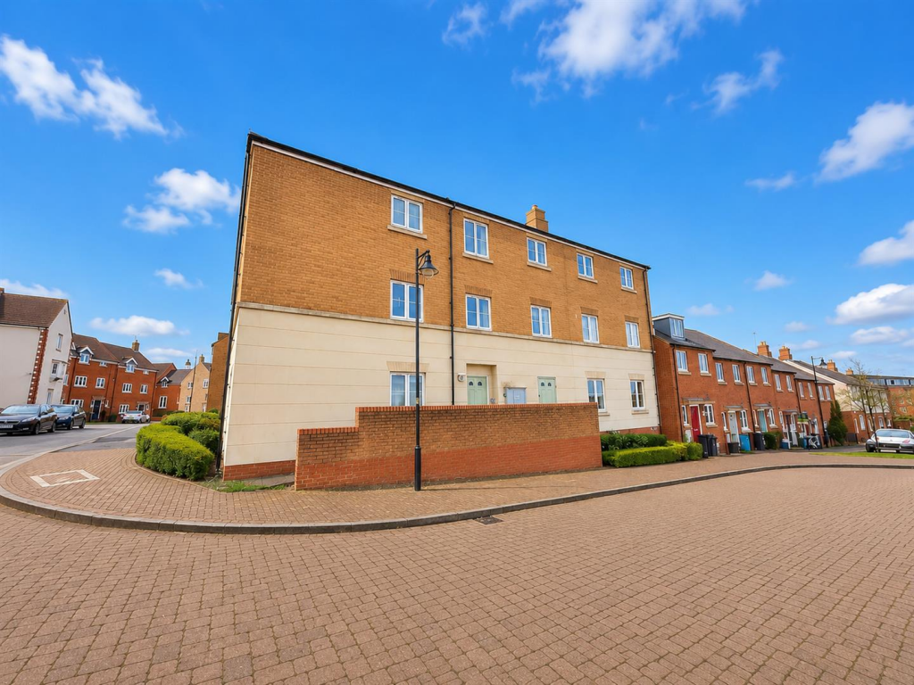 2 bed 1st Floor Flat for rent in Blunsdon St Andrew. From Charles harding lettings ltd - Blunsdon Saint Andrew