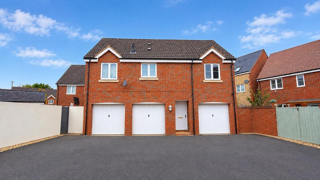 1 bed 1st Floor Flat for rent in Blunsdon St Andrew. From Charles harding lettings ltd - Blunsdon Saint Andrew