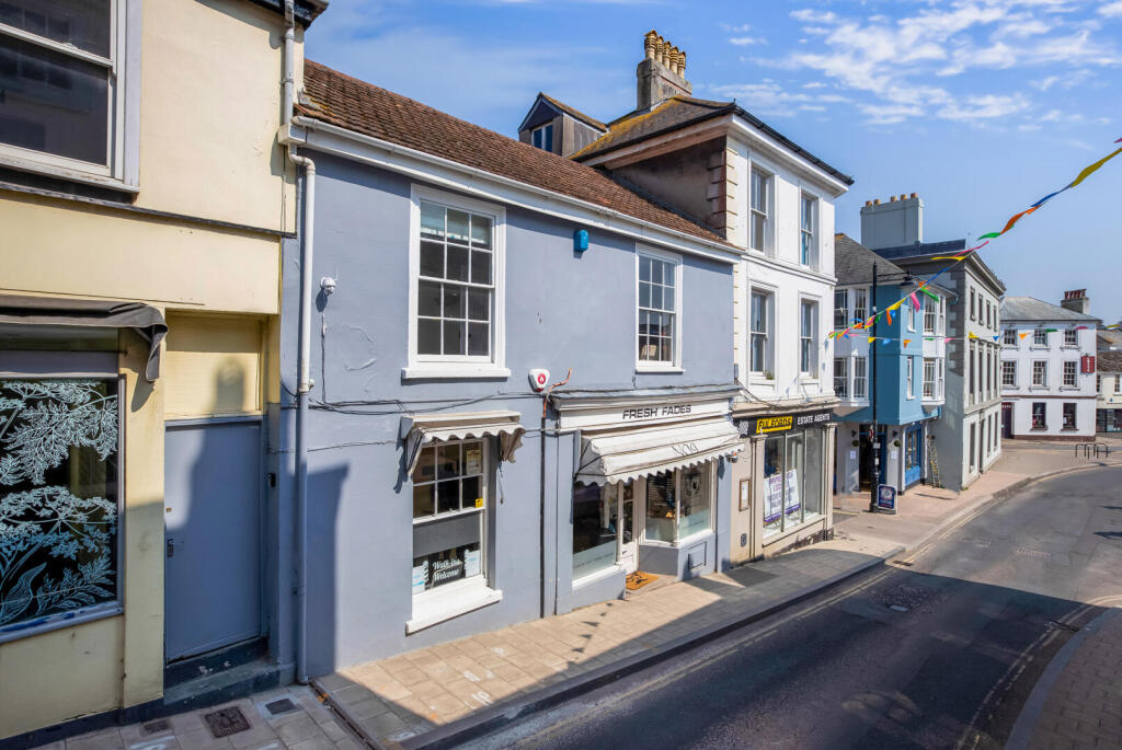 2 bed 1st Floor Flat for rent in Kingsbridge. From Charles Head - Kingsbridge