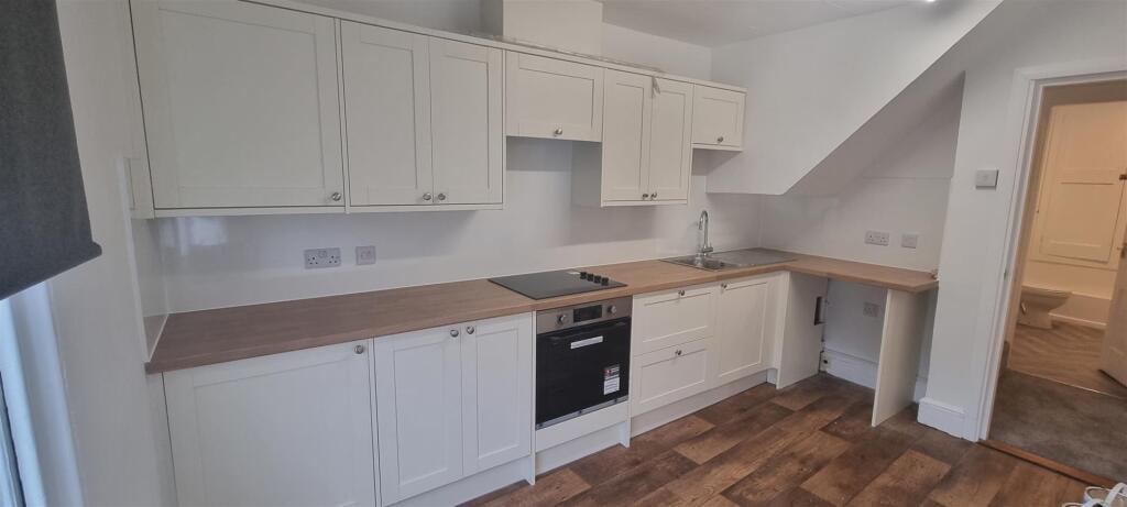 2 bed Apartment for rent in Modbury. From Charles Head - Kingsbridge 2 bed Apartment for rent in Modbury. From Charles Head - Kingsbridge