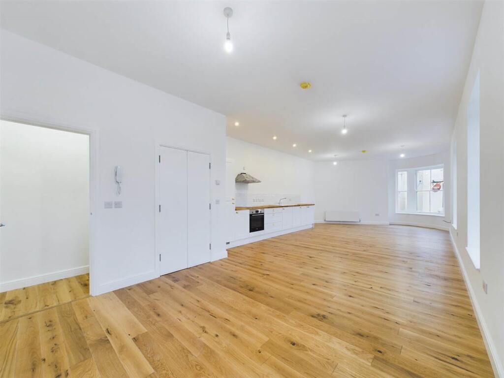 2 bed Apartment for rent in Kingsbridge. From Charles Head - Kingsbridge 2 bed Apartment for rent in Kingsbridge. From Charles Head - Kingsbridge