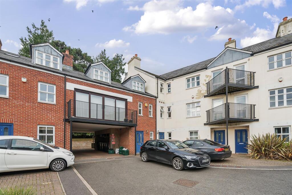 2 bed Apartment for rent in Totnes. From Charles Head - Kingsbridge