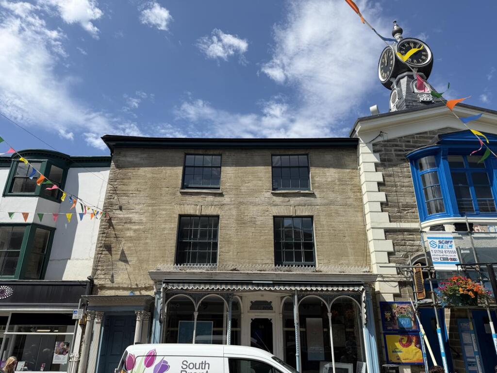 2 bed 1st Floor Flat for rent in Kingsbridge. From Charles Head - Kingsbridge