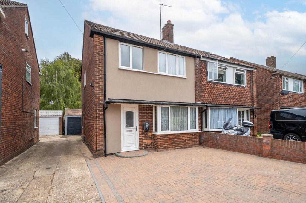 3 bed Semi Detached for rent in Dunstable. From Urban & Rural Property Services - Dunstable