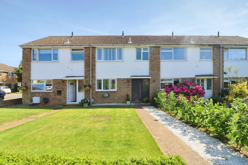 3 bed Mid Terraced House for rent in Bedford. From Goodacres Residential - Kempston