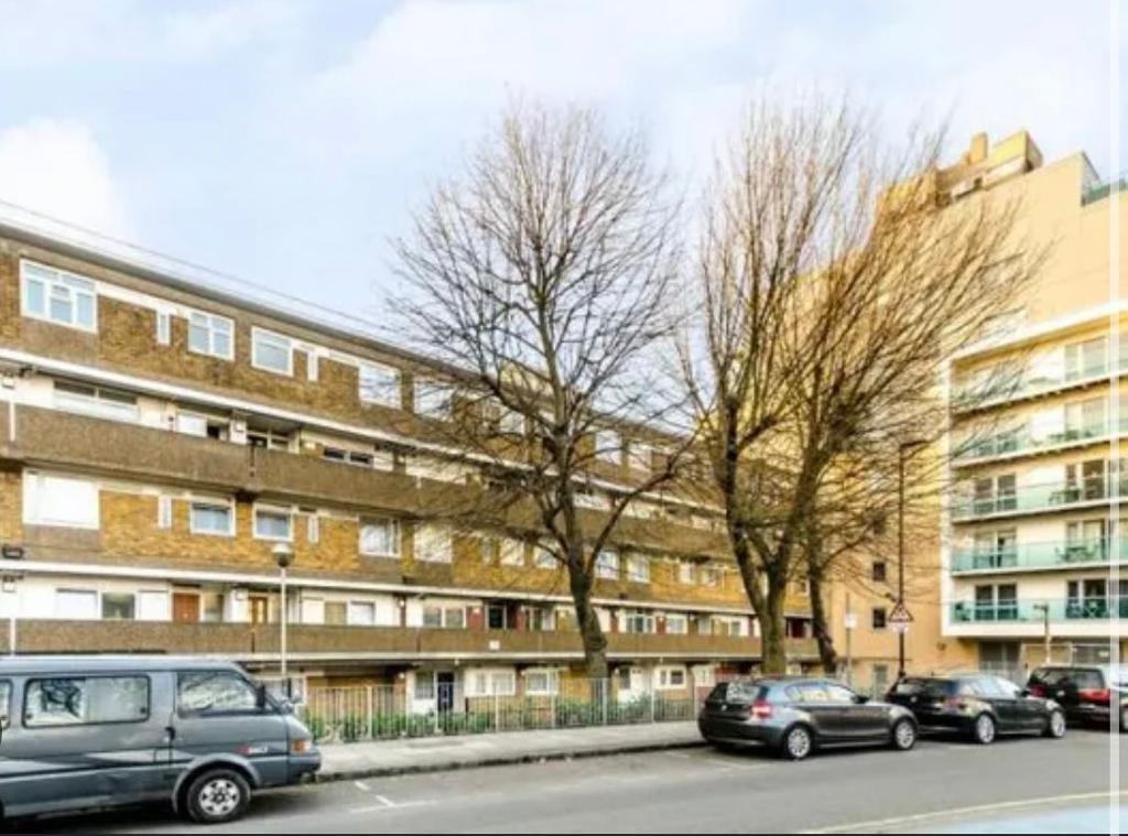 3 bed Maisonette for rent in Shadwell, Wapping, City, Aldgate. From Jack Barclay Estates Limited Canary Wharf